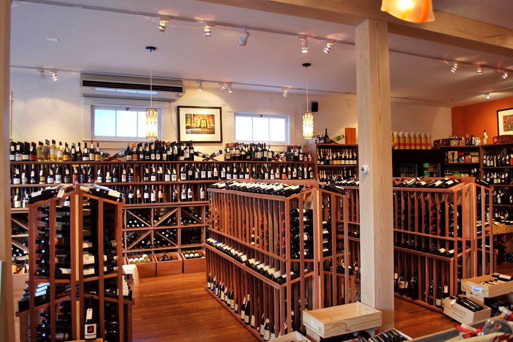 RAYR The Wine Shop Rockport US Harbors