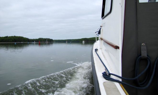 Early morning departures are rewarded with glassy conditions. Heading south out of Damariscotta and Newcastle.