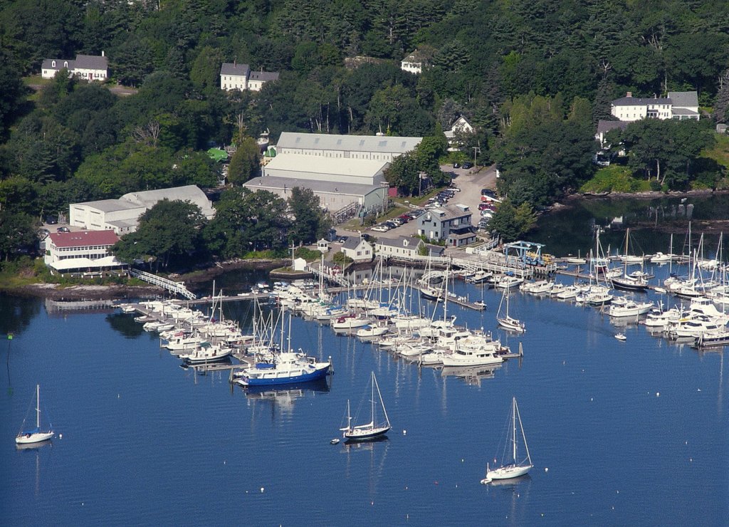 Summer Scene at Robinhood US Harbors