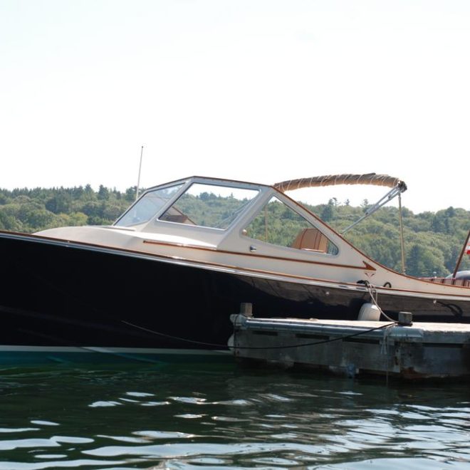 The new V25R is a boat you will want to stare at all day long, whether at the dock or out on the bay.