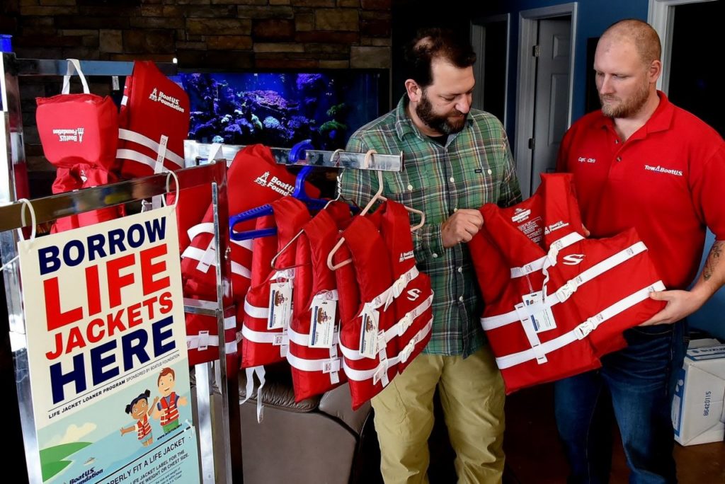 A BoatUS life jacket loaner site