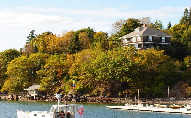 Autmn colors begin to show along the Fox Island Thorofare.