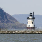 Tarrytown Light = Acroterion, CC BY-SA 3.0 , via Wikimedia Commons