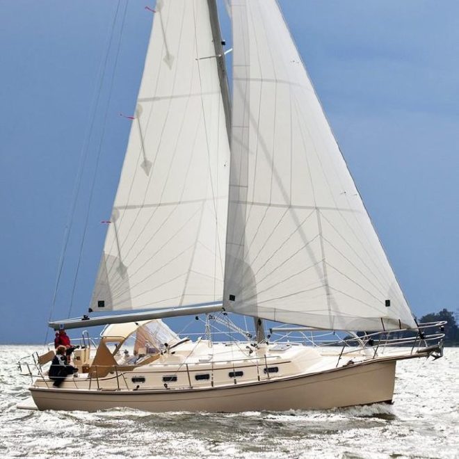 Island Packet 349 Midsize Cruiser