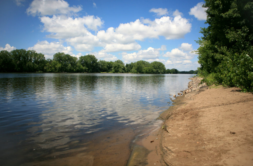 https://commons.wikimedia.org/wiki/File:Mississippi_River_Views.jpg