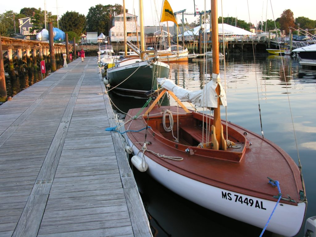 http://boatfestival.org/classic-and-antique-boat-festival/photo-galleries/sail-gallery/