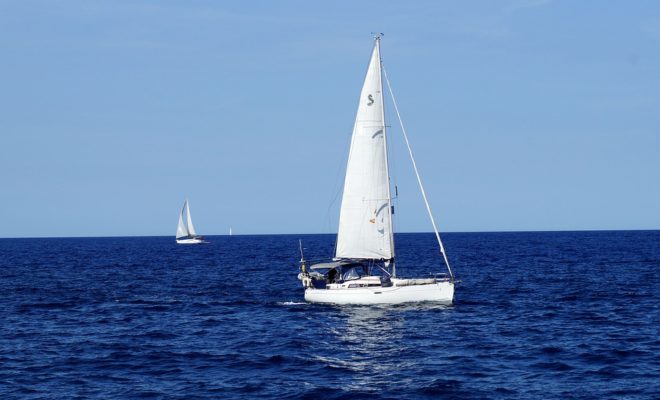https://pixabay.com/photos/sailing-boat-sailing-yacht-4432012/