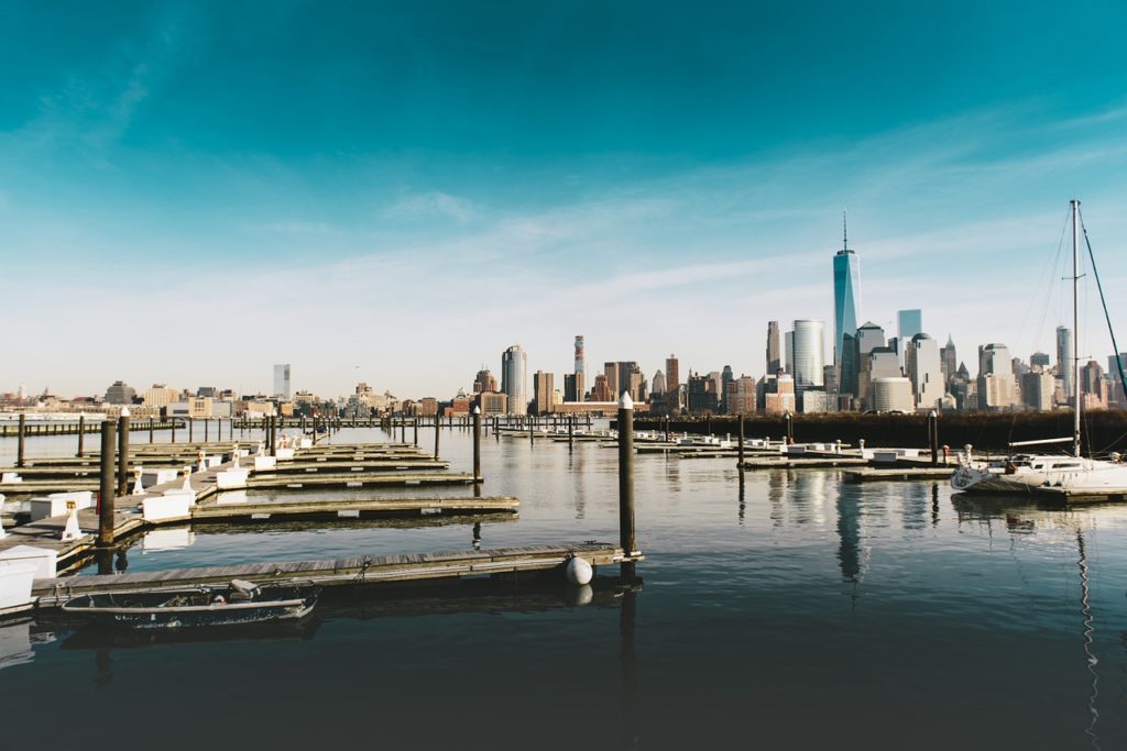 https://pixabay.com/photos/new-york-one-world-trade-center-1209510/