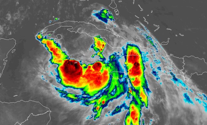 https://www.washingtonpost.com/weather/2020/08/24/marco-laura-gulf-storm-path/