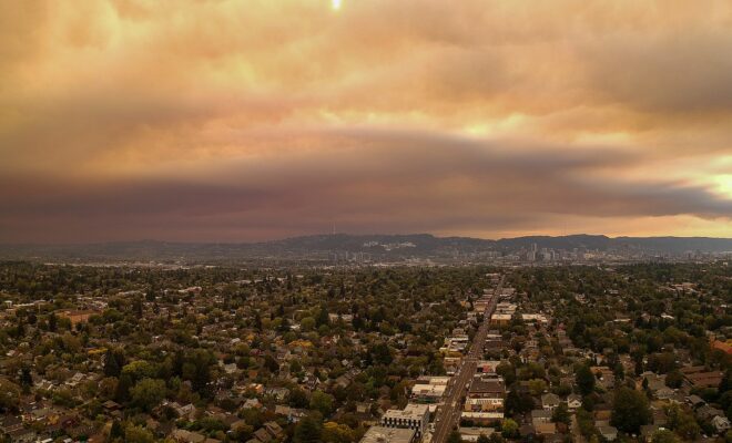 https://commons.wikimedia.org/wiki/File:Downtown_Portland_from_SE_Portland_during_2020_wildfires_-_2020-09-09_-_tedder.jpg