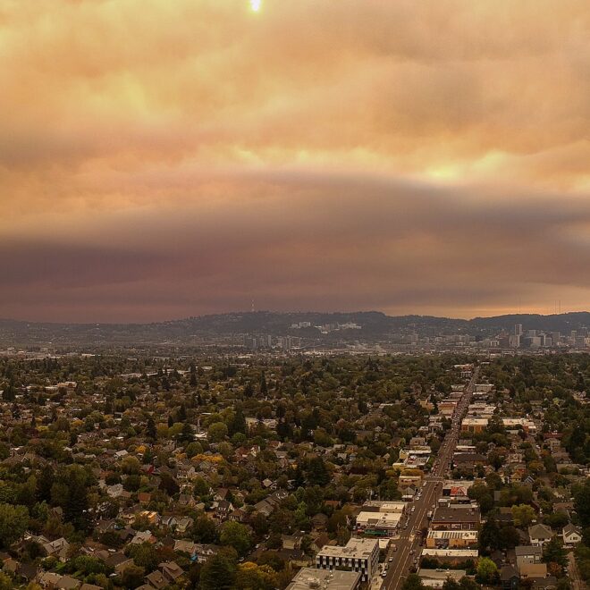 https://commons.wikimedia.org/wiki/File:Downtown_Portland_from_SE_Portland_during_2020_wildfires_-_2020-09-09_-_tedder.jpg