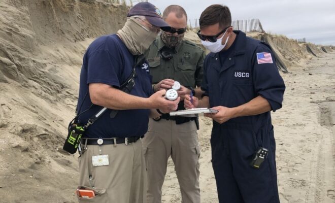 https://www.dvidshub.net/image/6396020/coast-guard-delaware-department-natural-resources-and-environmental-control-overseeing-cleanup-oil-patties-broadkill-beach-delaware