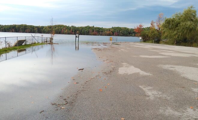 https://commons.wikimedia.org/wiki/File:Lower_Herring_Lake_Public_Access_flood.jpg