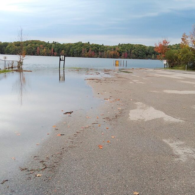 https://commons.wikimedia.org/wiki/File:Lower_Herring_Lake_Public_Access_flood.jpg