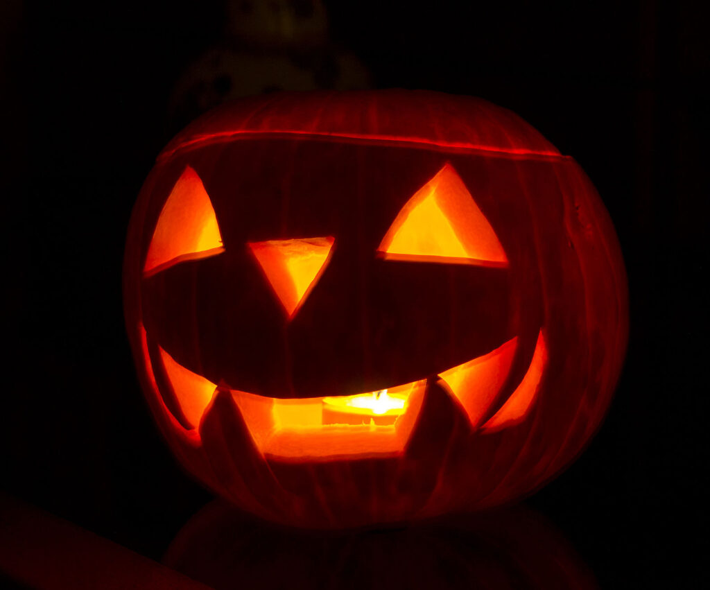 https://commons.wikimedia.org/wiki/File:Halloween_Jack-o%27-lantern.jpg