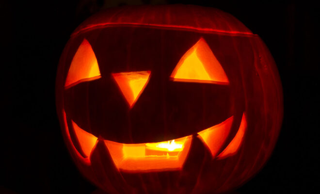 https://commons.wikimedia.org/wiki/File:Halloween_Jack-o%27-lantern.jpg