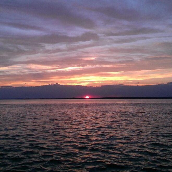 https://commons.wikimedia.org/wiki/File:Sunset_on_Long_Island_Sound.jpg