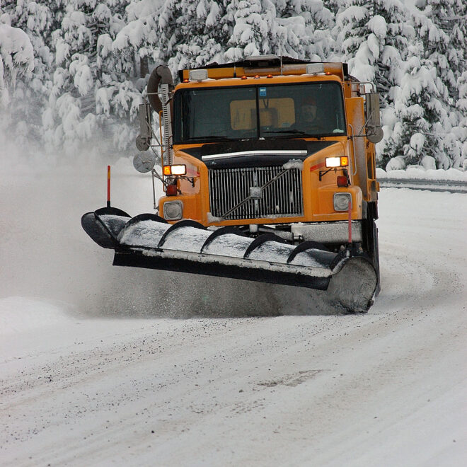https://commons.wikimedia.org/wiki/File:Snow_Plow_(10442280564).jpg