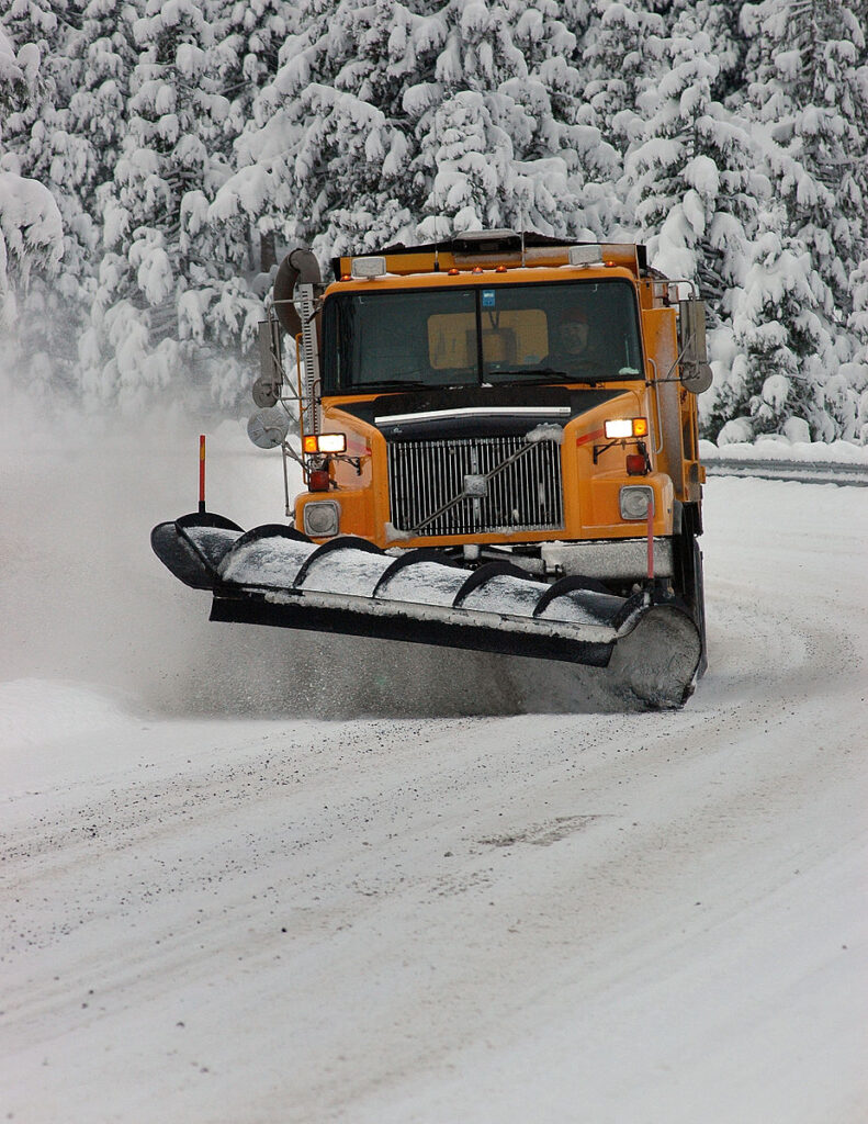 https://commons.wikimedia.org/wiki/File:Snow_Plow_(10442280564).jpg