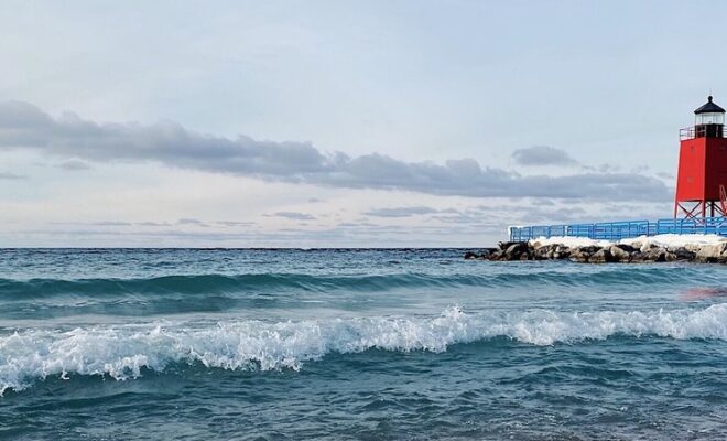 Lake Michigan Lighthouse - Image by Wokandapix from Pixabay