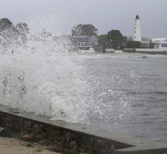 https://apnews.com/article/tropical-storm-henri-hurricanes-35b9448730d64a02ca81da6cbbd6dc18/gallery/2758a07106e342419a342821b0a0ca6d