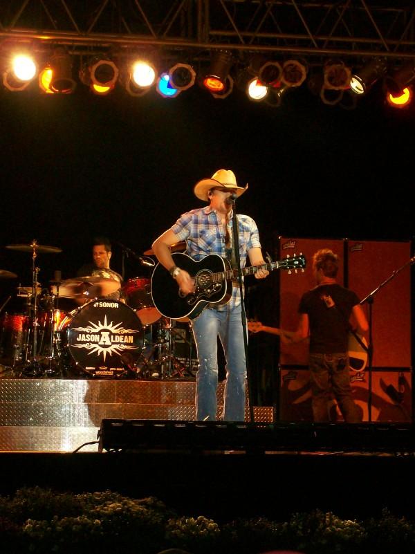 Jason Aldean at Virginia Beach US Harbors