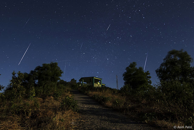 Geminid Meteor Asim Patel, CC BY-SA 3.0 , via Wikimedia Commons