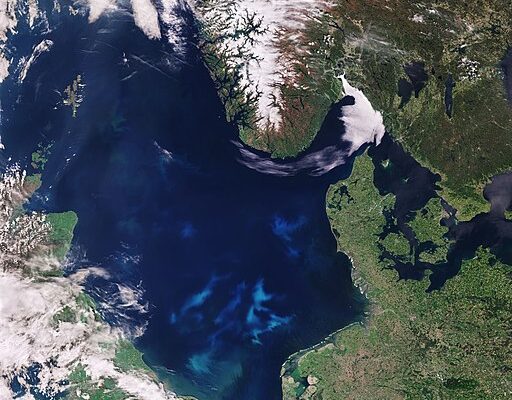 Contains modified Copernicus Sentinel data 2022, CC BY-SA 3.0 IGO ,North_Sea_bloom via Wikimedia Commons