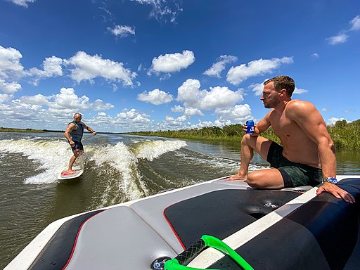 Colin Van Dervort, CC BY 2.0 <https://creativecommons.org/licenses/by/2.0>,Wakesurfing_ via Wikimedia Commons