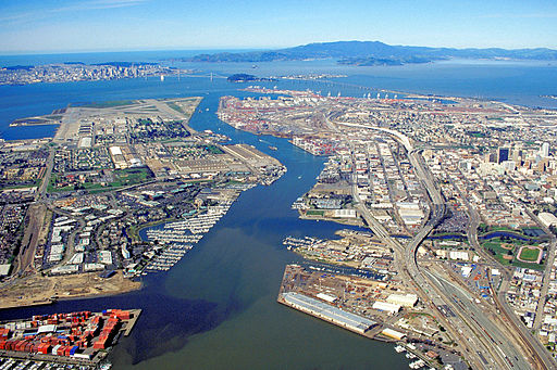 Robert Campbell, CC BY-SA 3.0 , 512px-Oakland_California_aerial_view via Wikimedia Commons