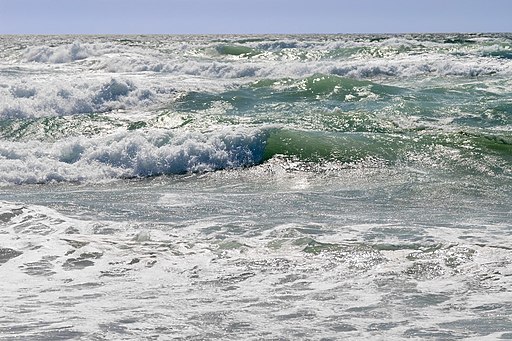 Sean O'Flaherty, CC BY-SA 2.5 <https://creativecommons.org/licenses/by-sa/2.5>, Ocean_waves via Wikimedia Commons
