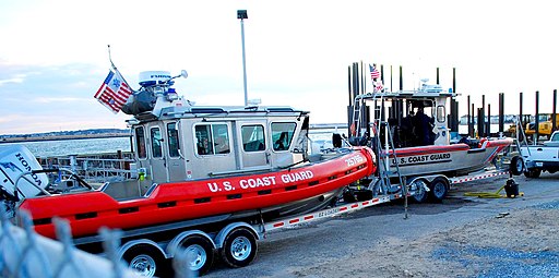 Lee Cannon from Bayville aka West Fenwick, DE, USA, CC BY-SA 2.0 , Two_U.S._Coast_Guard_patrol_boats_at_Coast_Guard_Station_Indian_River via Wikimedia Commons