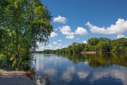 NPS/Gordon Dietzman, Public domain, 512px-Mississippi_National_River_and_Recreation_Area via Wikimedia Commons