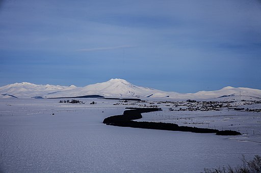 Paata vardanashvili, CC BY-SA 4.0 , Ice on lakes via Wikimedia Commons