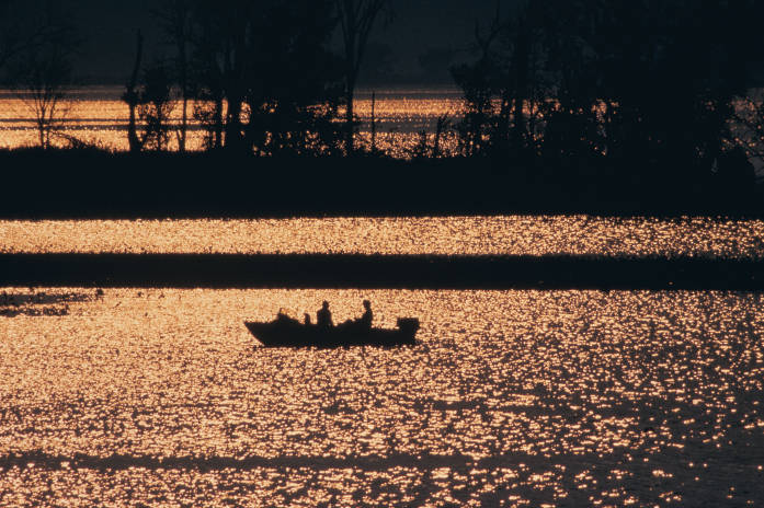 U.S. Fish and Wildlife Service Headquarters, Public domain, Mississippi_River_boating_5720514927 via Wikimedia Commons