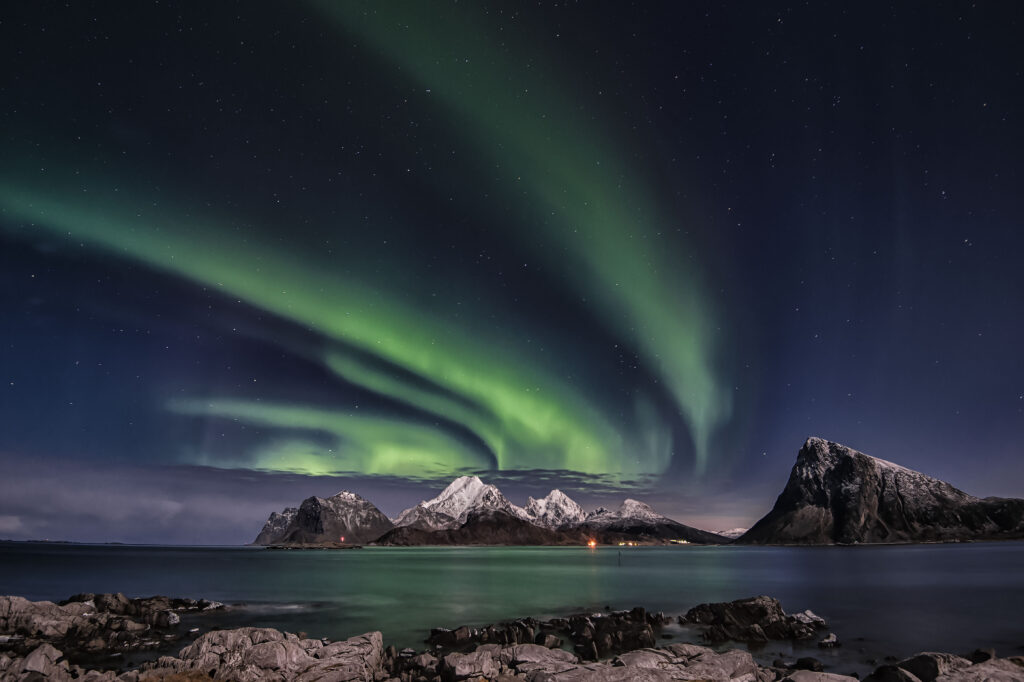 Northern lights by Stein Egil liland pexels.com