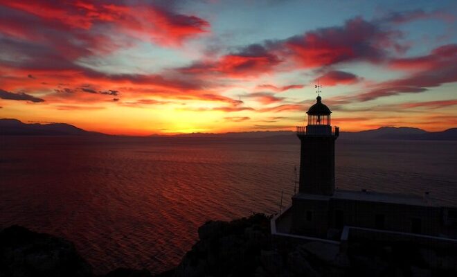 LightHouse by WikiCommons.