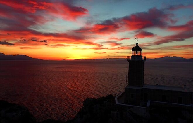 LightHouse by WikiCommons.