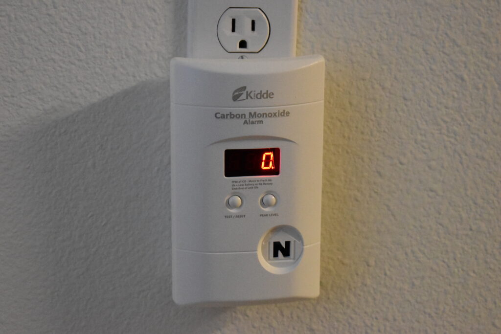 Carbon monoxide detector 1 2018-03-01.jpg - Wikimedia Commons