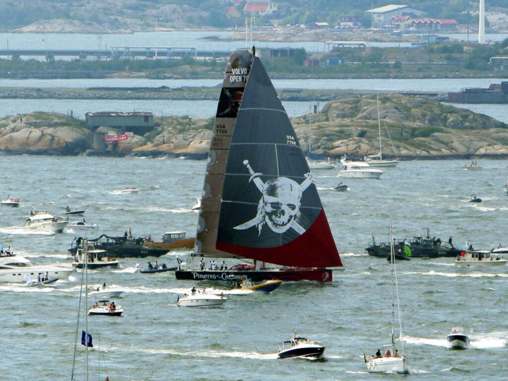 Volvo Ocean Race, Målgång Göteborg, Pirates of the Caribbean(retouched,cropped).jpg - Wikimedia Commons