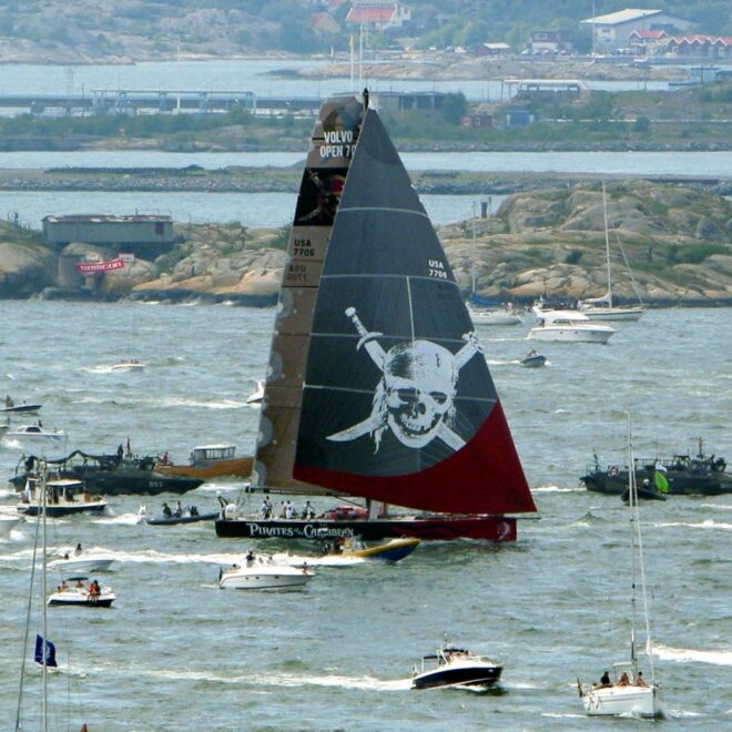 Volvo Ocean Race, Målgång Göteborg, Pirates of the Caribbean(retouched,cropped).jpg - Wikimedia Commons