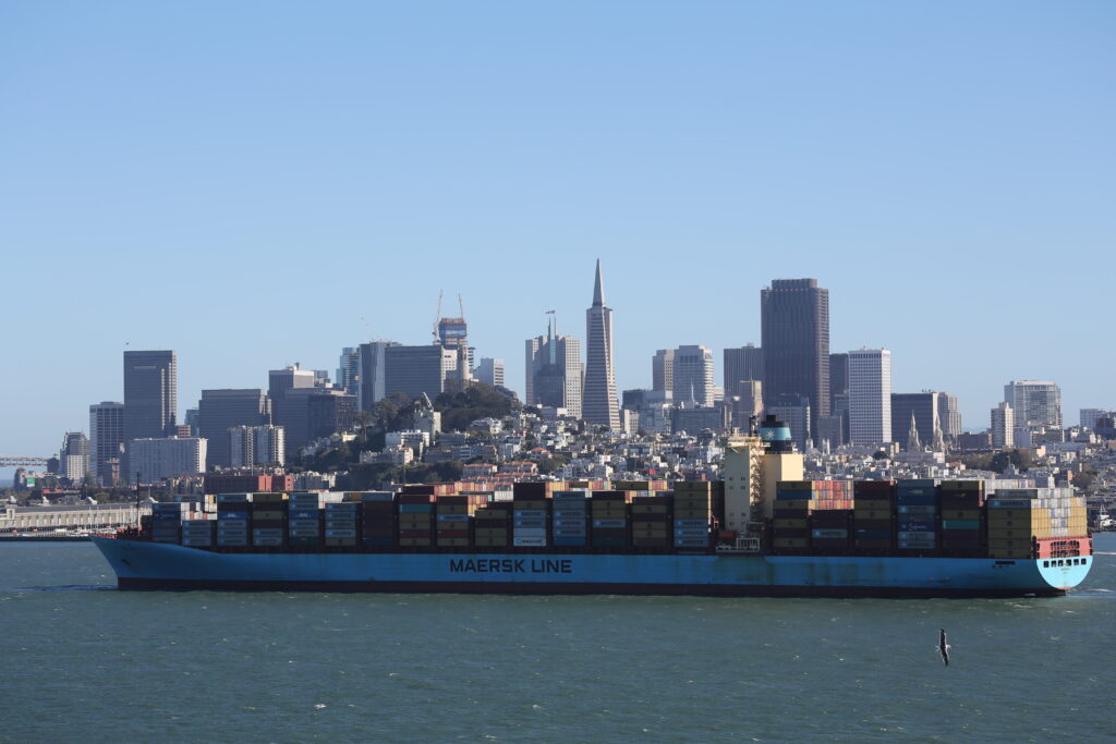 Giant container ship in front of San Francisco (TK)