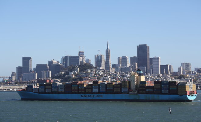 Giant container ship in front of San Francisco (TK)