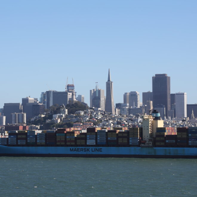 Giant container ship in front of San Francisco (TK)