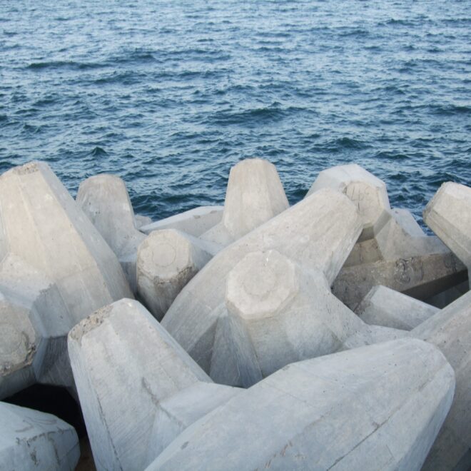 Concrete seawall Shangri-La Barr Al Jissah Resort & Spa 01.jpg - Wikimedia Commons