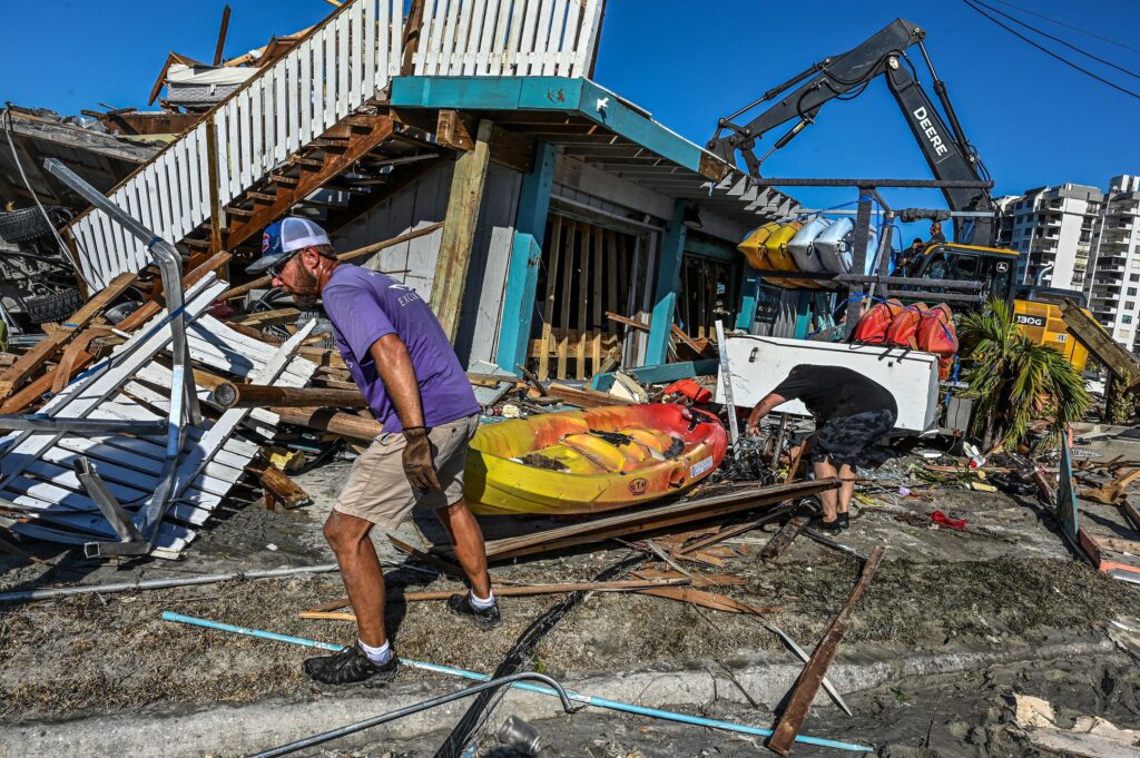 221001143953-03-hurricane-ian-1001-fort-myers