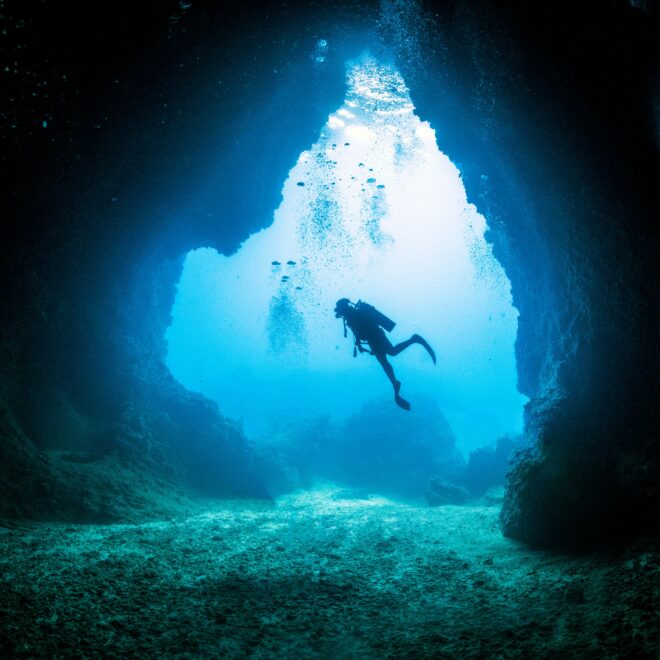 Scuba diving unlocks the depths of the ocean © kittisun kittayacharoenpong / Getty Images