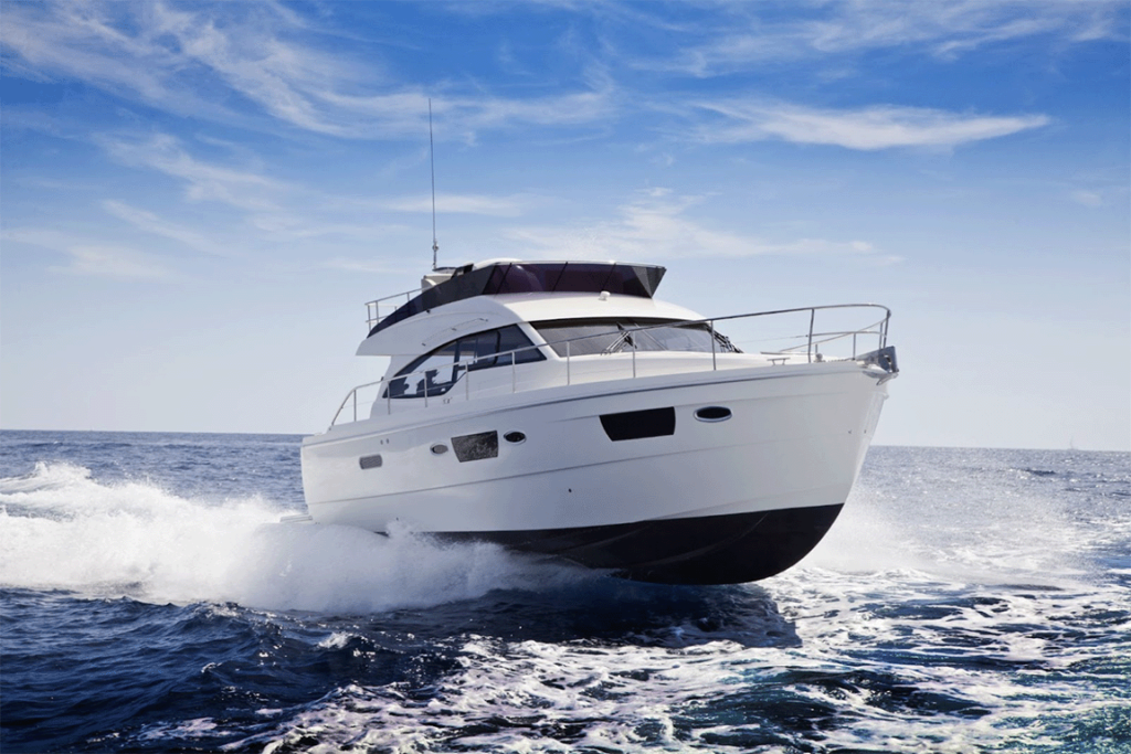 Powerboat on ocean. Image from Lipcon, Margulies & Winkleman, P.A.