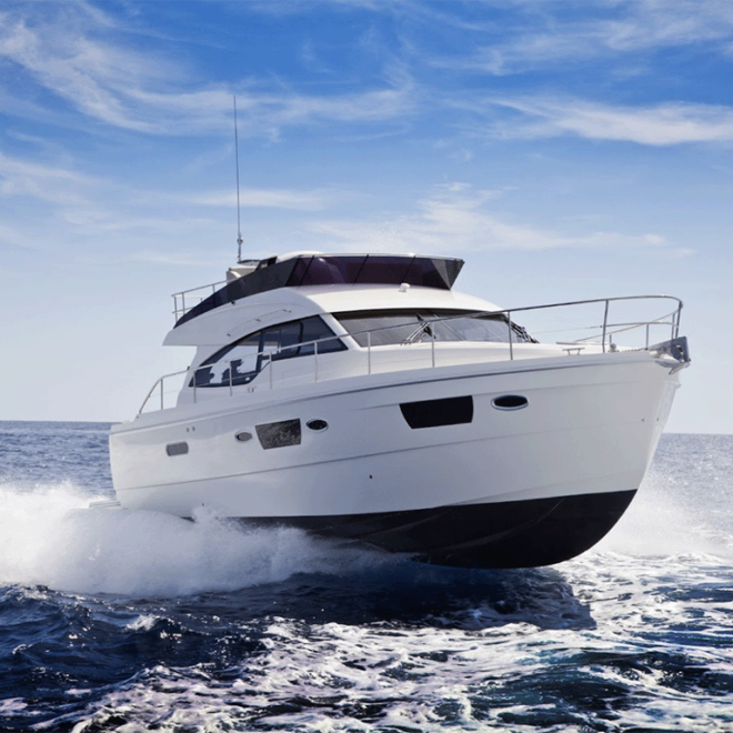 Powerboat on ocean. Image from Lipcon, Margulies & Winkleman, P.A.