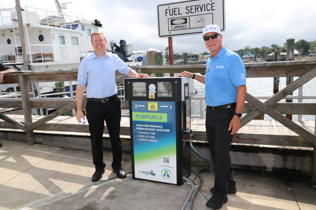Jeff Wasil of the NMMA and Gus Blakely of Suzuki Marine USA. (Image Credit: Suzuki Marine)